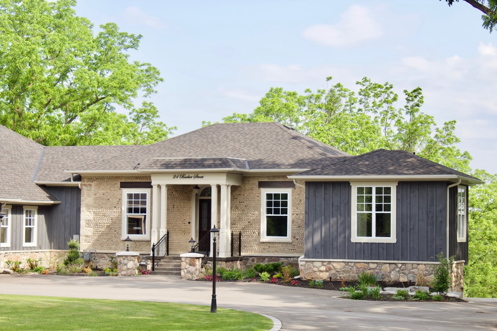 24 Barker St Paris Ont